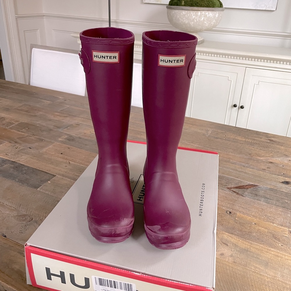 Hunter rain boots size 4 big girl/approx size 6 in women